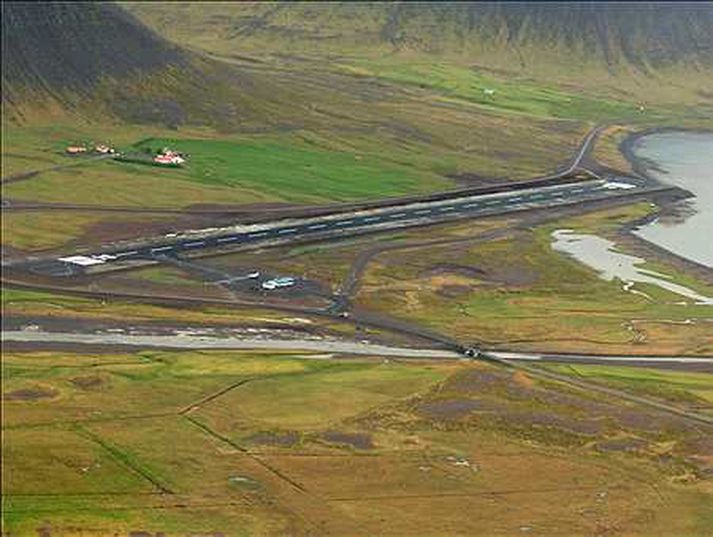 Töluverðar endurbætur hafa verið gerðar á Þingeyrarflugvelli undanfarin ár og er hann nú í hópi bestu valla landsins.