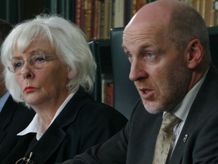 Jóhanna Sigurðardóttir og Steingrímur J. Sigfússon á blaðamannafundi í gær.