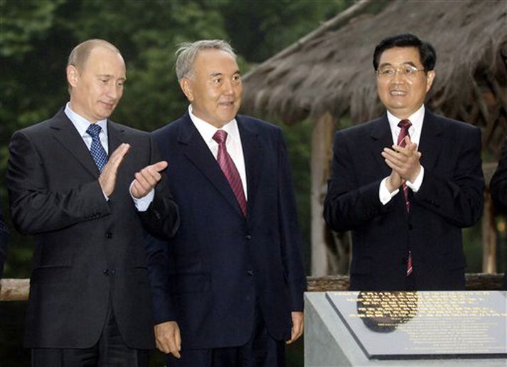 Frá vinstri:  Vladimir Putin, forseti Rússlands, Nursultan Nazarbayev, forseti Kasakstans og Hu Jintao, forseti Kína.