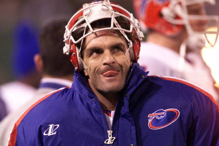 Doug Flutie er hann lék með Buffalo Bills.