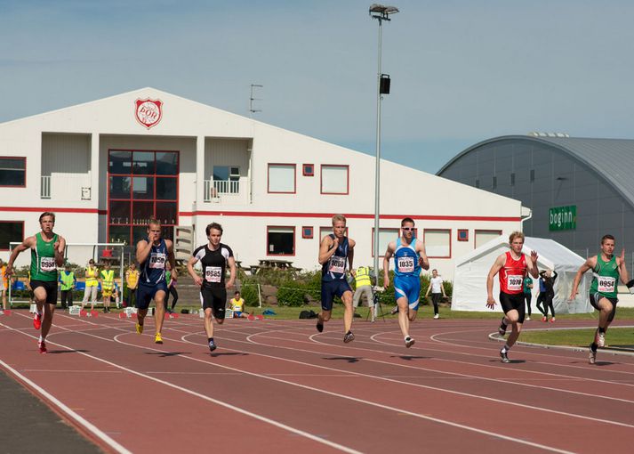 Frá 100 m hlaupinu í dag.
