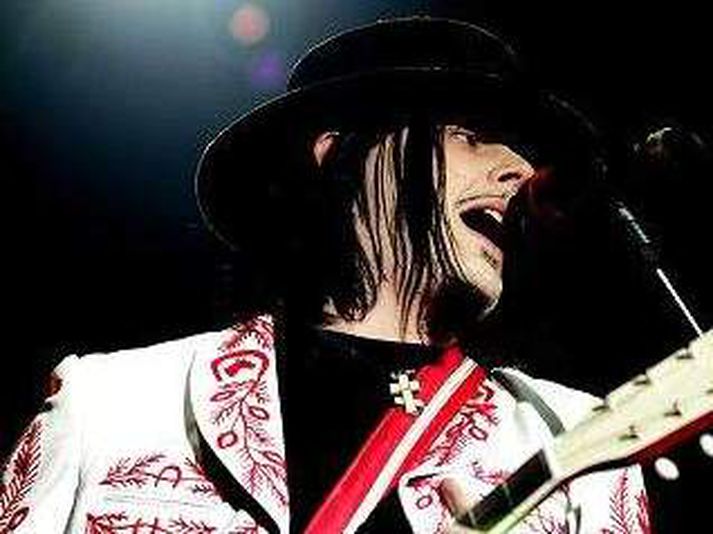 jack white Plötur The White Stripes seljast eins og heitar lummur þessa dagana.fréttablaðið/valli