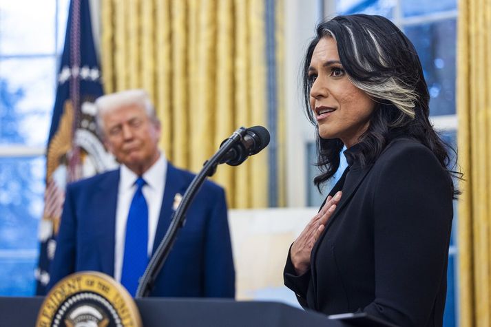 Tulsi Gabbard, yfirmaður leyniþjónusta Bandaríkjanna, og Donald Trump, forseti.