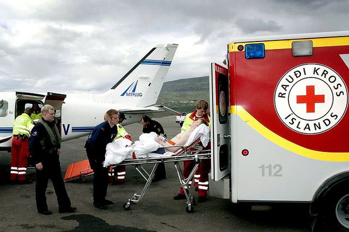 Síðastliðinn föstudag skrifaði Mýflug undir saming við Sjúkratryggingar Íslands um að taka tímabundið við sjúkraflugi í Vestmannaeyjum. Myndin er frá sjúkraflugi Mýflugs frá Eskifirði árið 2006. Mynd/Hörður Geirsson