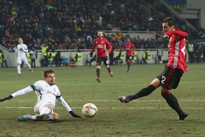 Henrikh Mkhitaryan skorar fyrsta markið fyrir United.