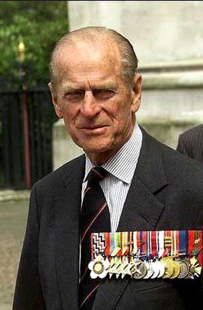 Filippus prins Er dýrkaður sem guð af frumbyggjum á eyju í Suður-Kyrrahafi. Engum sögum fer af dýrkun á Elísabetu II Bretadrottningu.