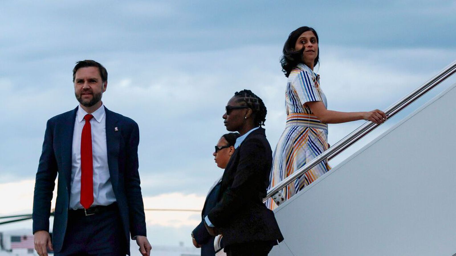 JD Vance heim­sækir Orban fyrir kosningarnar um helgina