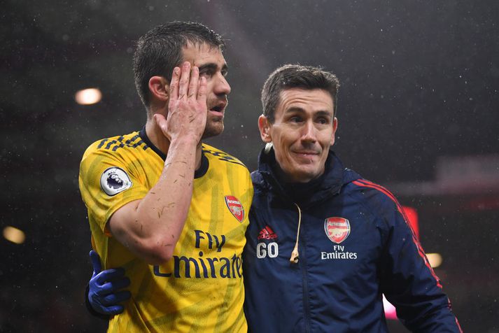 Gary Driscoll í leik Arsenal með Sokratis, varmanni liðsins.