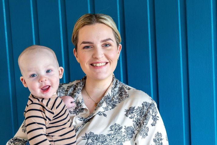 Elín Ásbjarnardóttir Strandberg, heimspekinemi og jógakennari, vann viðtalsrannsókn við tuttugu mæður um upplifun þeirra af sjálfinu á sængurlegutímabilinu. Rannsóknin hefur reynst hafa mikið notagildi í raunheimum og leitt til sköpunar á samfélagi mæðra eftir barnsburð.