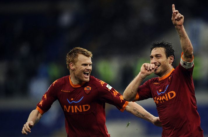 Totti fagnar marki í dag.