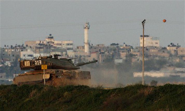 Ísraelskur skriðdreki við Gaza borg.