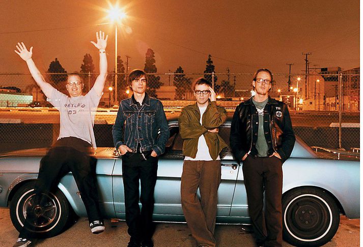 Tveir meðlimir Weezer hafa tekið upp lagið Heroin.