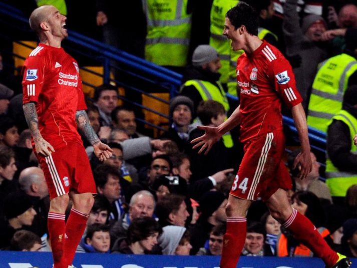 Raul Meireles fagnar sigurmarkinu á móti Chelsea.