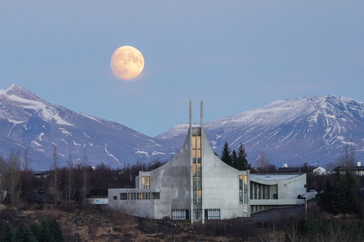 Enn fækkar meðlimum þjóðkirkjunnar.