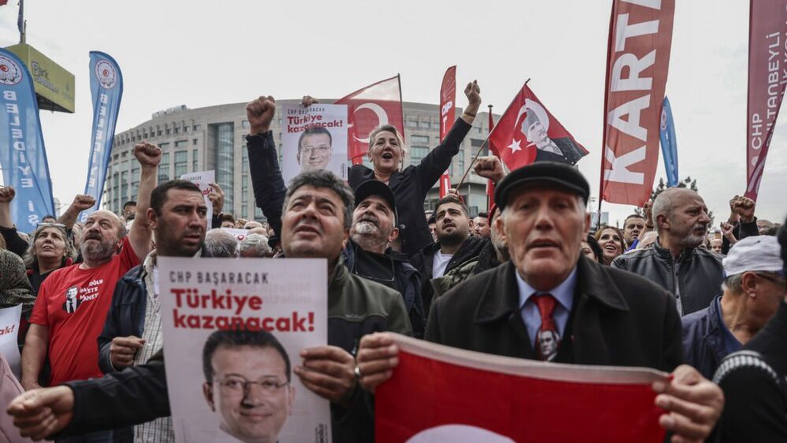 Krefjast tvö þúsund ára fangelsis­dóms yfir borgar­stjóranum