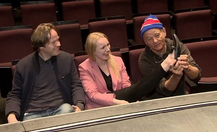 Bill Murray var yfir sig hrifinn af naglalakki og skóm fréttamanns Stöðvar 2, eins og sést á meðfylgjandi mynd.