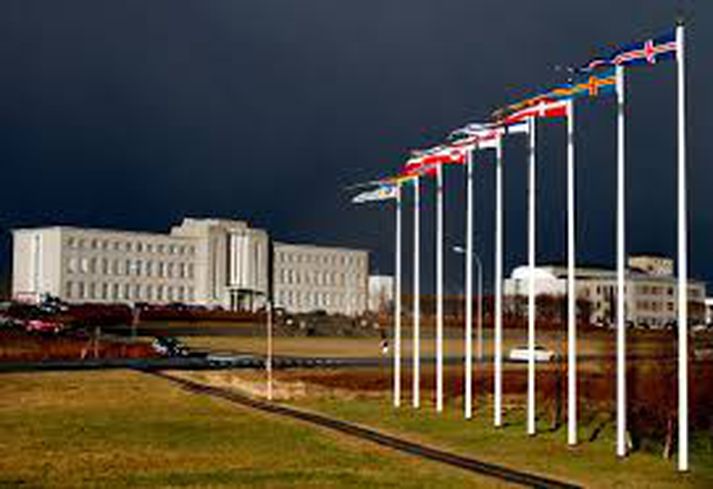 Könnunin var gerð hér á landi í fyrra, en hún hefur verið lögð fyrir æðstu stjórnendur í tuttugu Evrópuríkjum. Farið var yfir niðurstöður könnunarinnar á fundi í Háskóla Íslands í morgun.