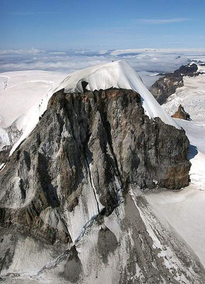 Two young rescue team members were transported to Iceland's highest peak, Hvannadalshnúkur on Tuesday. They jumped from the helicopter to rescue two men who had been trapped in an avalanche on the peak.