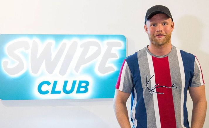 Nökkvi á og rekur fyrirtækið Swipe Club.