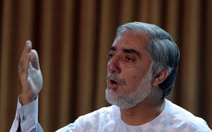 Abdullah Abdullah virðist hafa lotið í lægra haldi samkvæmt fyrstu tölum kjörstjórnar landsins. Hann hefur engu að síður lýst yfir sigri.