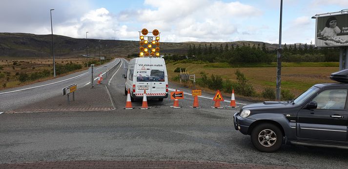 Lokað er við hringtorgið í Hveragerði og að Hellisheiðavirkjun.