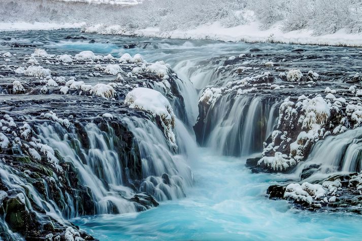 FJölmargir dvelja í sumarhúsum á Suðurlandi, til dæmis í Grímsnesi og Brekkuskógi. Hér er Brúarfoss í Brekkuskógi.