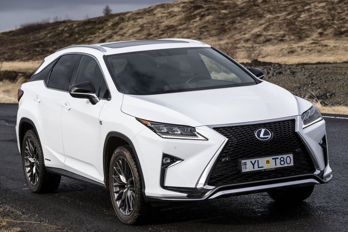 Lexus RX á íslenskum vegum.