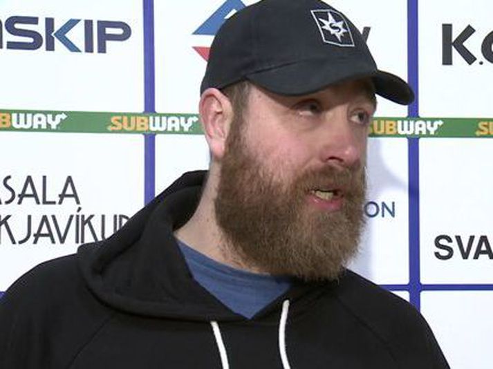 Arnar Guðjónsson sýndi miklar tilfinningar í viðtali eftir síðasta leik sinn sem þjálfari karlaliðs Stjörnunnar.