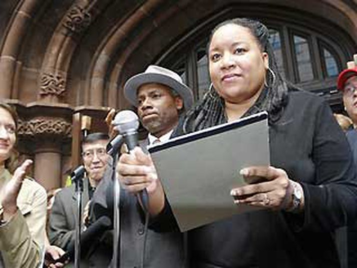 Madonna Constantine. Talar á útifundi um rasisma.