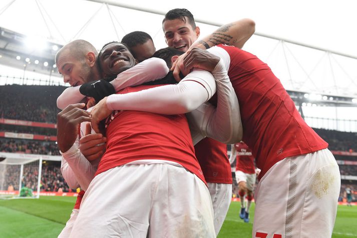 Jack Wilshere, Granit Xhaka og Sead Kolasinac fagna Danny Welbeck.