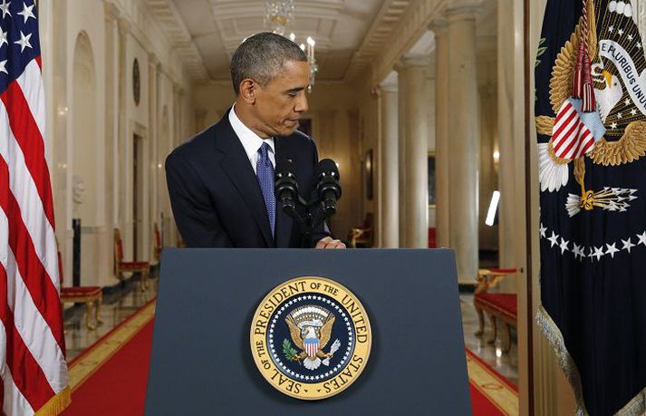 Barack Obama kynnir aðgerðir sínar í innflytjendamálum í sjónvarpsávarpi úr Hvíta húsinu í fyrrinótt.