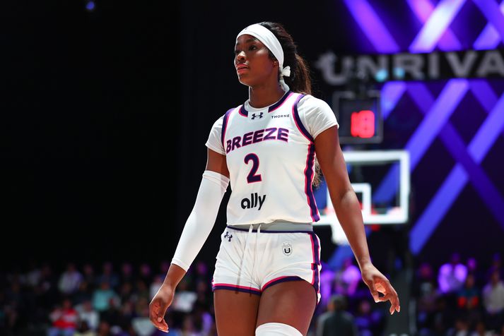 Rickea Jackson er öflug körfuboltakona sem sést hér að spila í Unrivaled-deildinni sem fór fram á meðan WNBA er í fríi.