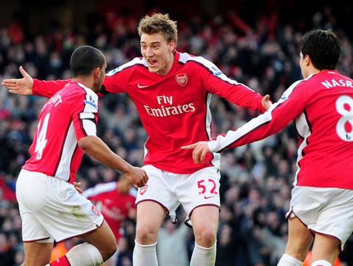 Nicklas Bendtner fagnar marki.