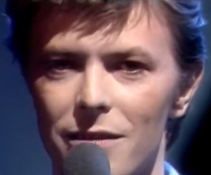 David Bowie í Top of the Pops árið 1977.