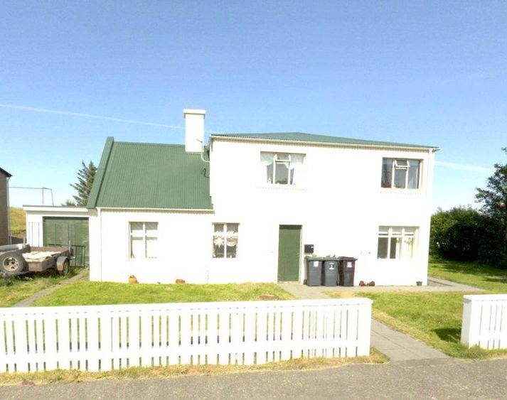 Ráðist var í húsleit í Þórólfsgötu 5 í Borgarnesi í síðustu viku í tengslum við umfangsmikla rannsókn lögreglunnar á fíkniefnaframleiðslu.