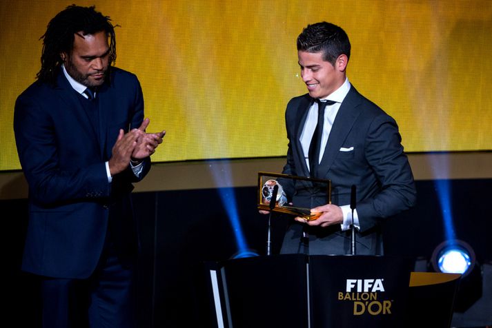 James Rodríguez með verðlaun sín.