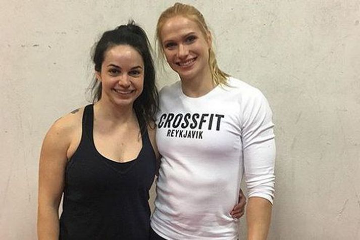 Anníe Mist Þórisdóttir er einn af eigendum CrossFit Reykjavík ásamt því að vera goðsögn í CrossFit heiminum. CrossFit Reykjavík heimtar nú breytingar á forystunni. Hér má sjá Anníe Mist með aðdáanda en myndin er af Instagram siðu CrossFit Reykjavík.