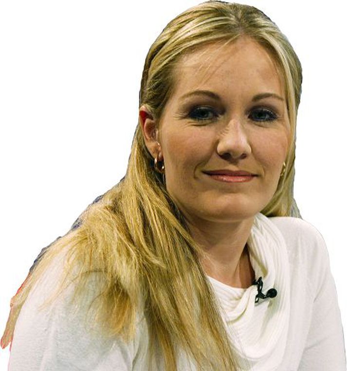 Svanhildur Hólm eldar dýrindis fiskisúpu sem gestir Fiskdagsins mikla geta gætt sér á heimili þeirra hjóna.