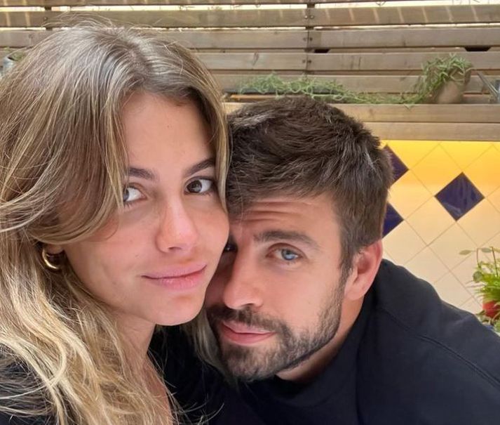 Gerard Piqué með Clöru sinni sem Shaqira líkti við Casio-úr.