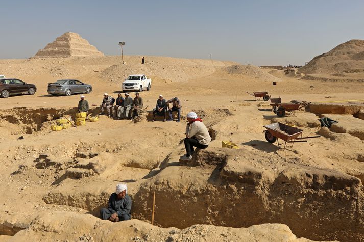 Fornleifafræðingar að störfum við Step-pýramídann í Saqqara.