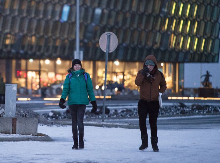 Veðurstofan býst við stormi suðvestanlands og á Miðhálendinu í kvöld.