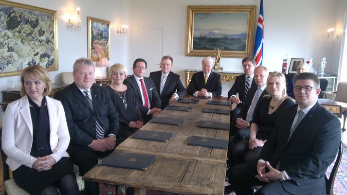 Nýja ráðuneytið er skipað níu ráðherrum. 