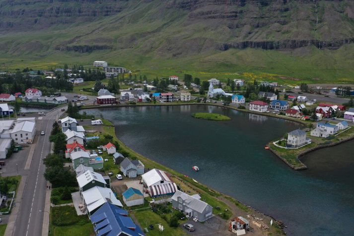 Jorge kom til Íslands á Seyðisfirði að morgni miðvikudagsins 6. apríl. Hann gekk um bæinn en virtist lítinn áhuga hafa á umhverfinu öfugt við það sem hann tjáði lögreglu, að hann væri mjög áhugasamur um landið og sérstaklega norðurljósin.