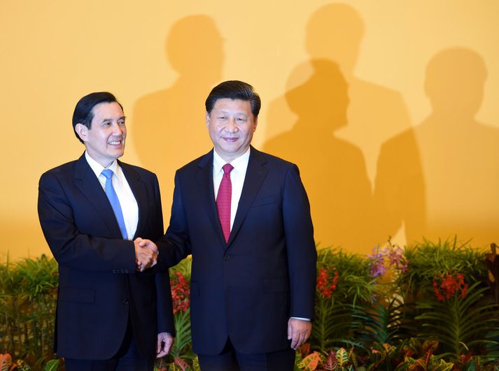Ma Ying-jeou og Xi Jinping, forsetar Taívans og Kína, á stuttum, sögulegum fundi um helgina.
