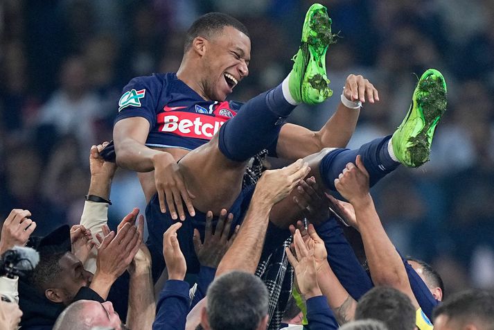 Kylian Mbappé er búinn að kveðja Paris Saint Germain en hann endaði sem markakóngur frönsku deildarinnar og sem franskur meistari.  Markakóngur sjötta árið í röð, meistari þriðja árið í röð.