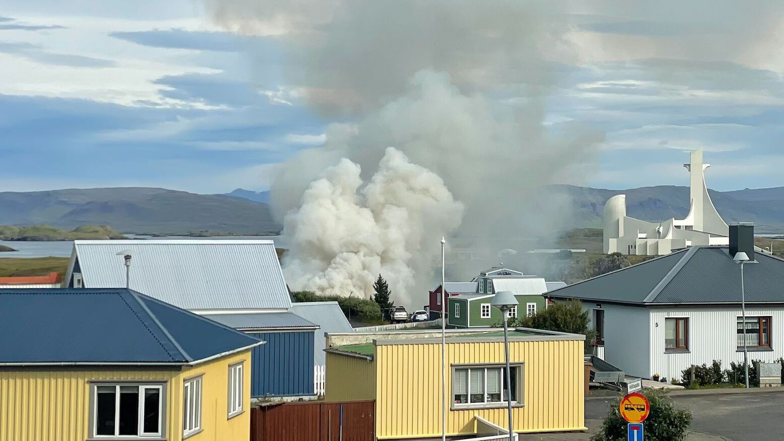 „Það er búið að slökkva og húsið er ó­nýtt“