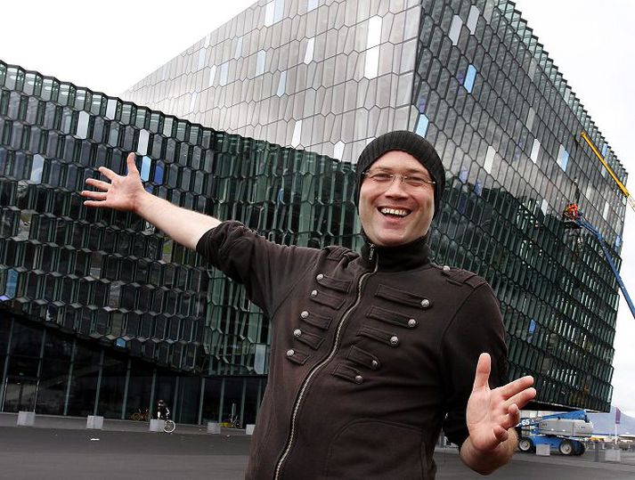 Georg Erlingsson Meritt hefur séð um að skipuleggja Draggkeppni Íslands síðan árið 1999 en keppnin fer fram í kvöld í Hörpu.
