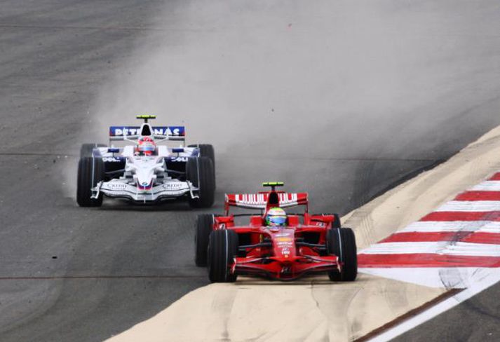 Massa kominn fram úr Kubica.