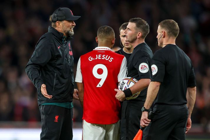 Klopp ræðir við Michael Oliver í leikslok.