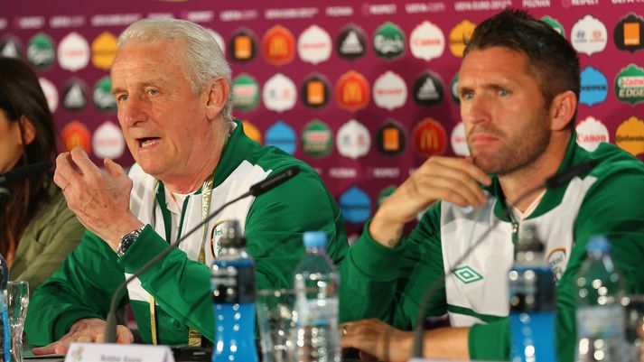 Giovanni Trapattoni og Robbie Keane á blaðamannafundi.